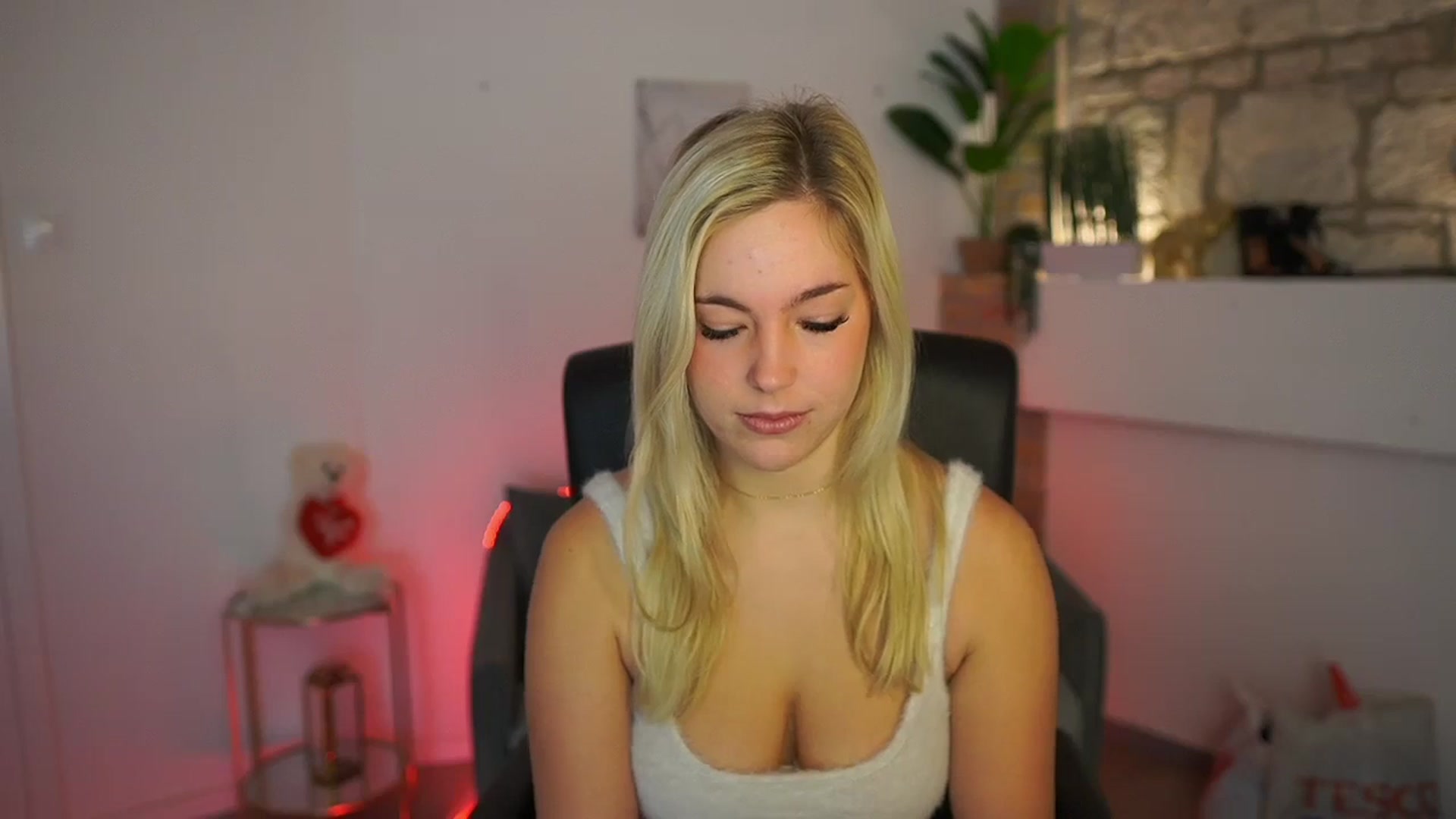 Gallery image thumbnail from Leokitty_'s myfreecams stream on, 12/29/2025, 13:50 image 6 of 20