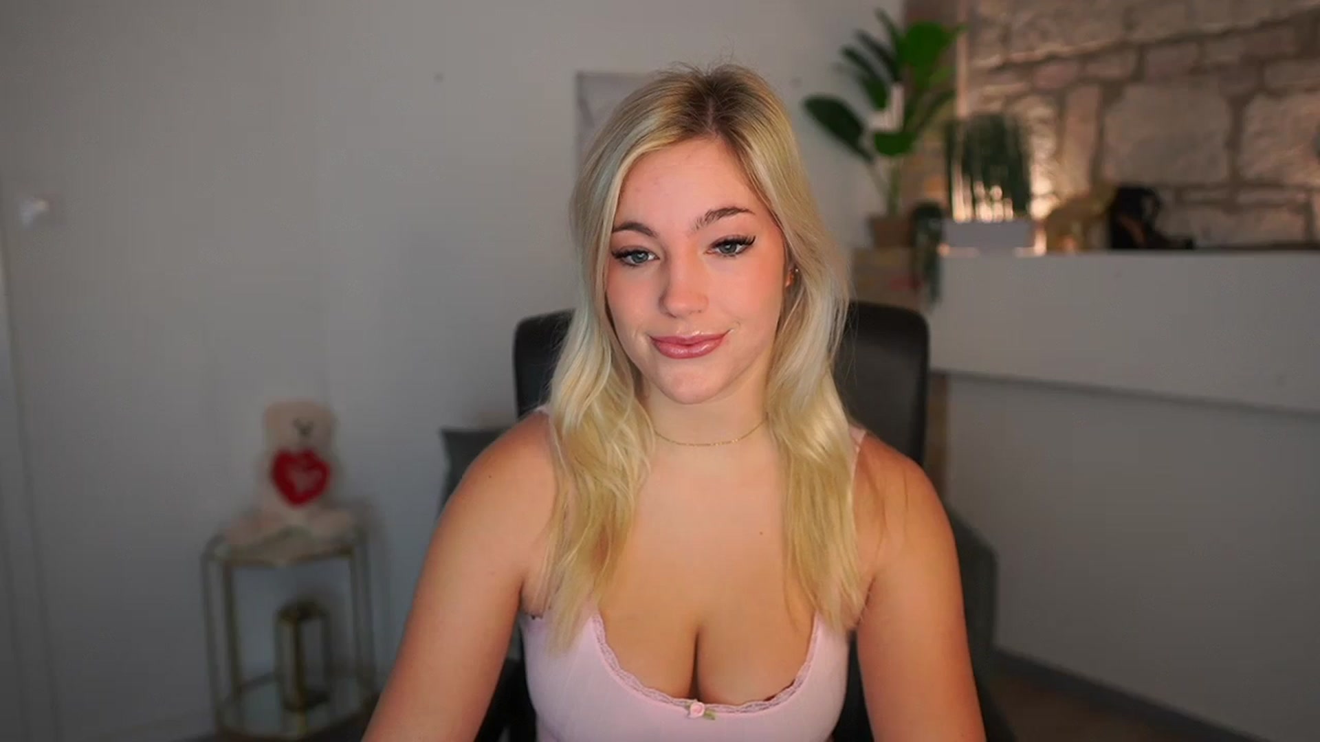 Gallery image thumbnail from Leokitty_'s myfreecams stream on, 01/02/2026, 14:22 image 7 of 20