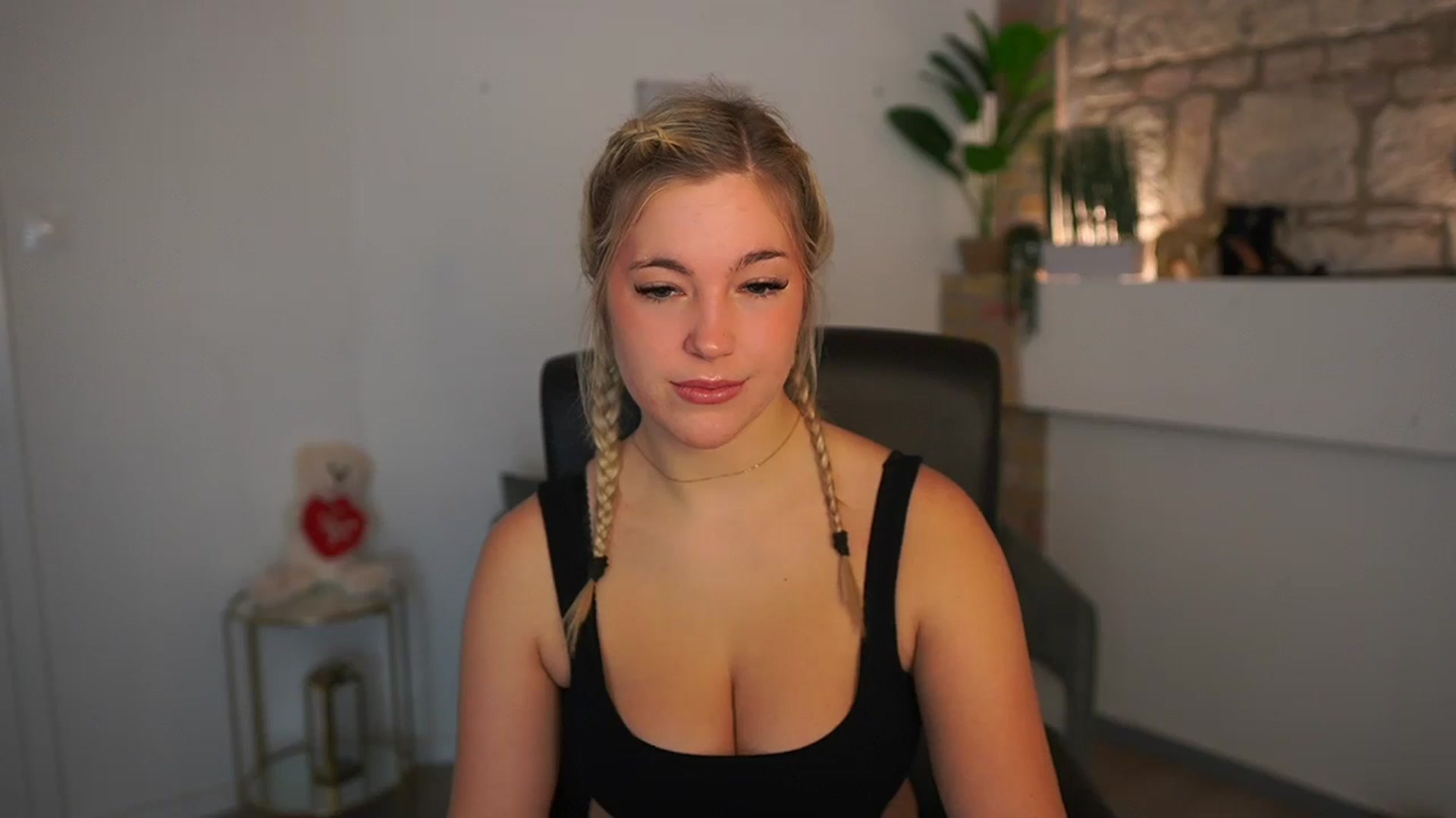 Gallery image thumbnail from Leokitty_'s myfreecams stream on, 01/07/2026, 15:25 image 2 of 20