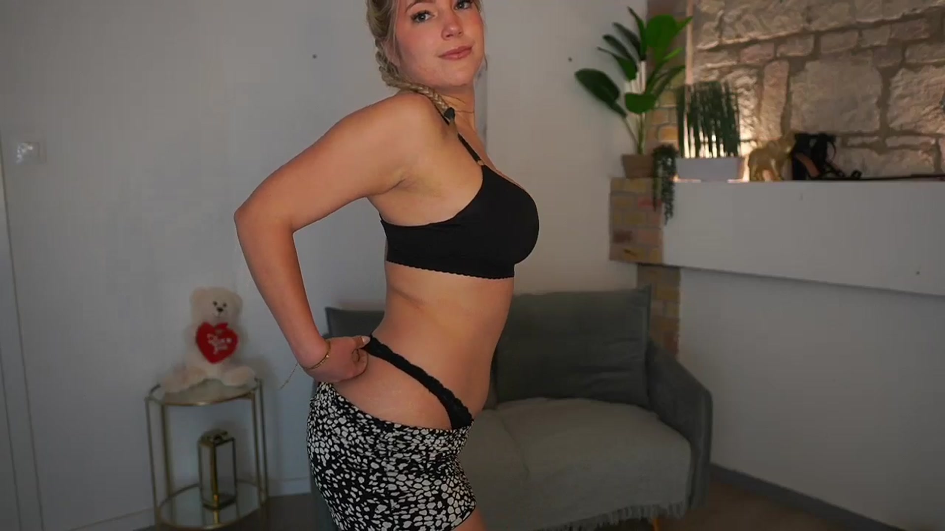 Gallery image thumbnail from Leokitty_'s myfreecams stream on, 01/07/2026, 15:25 image 14 of 20