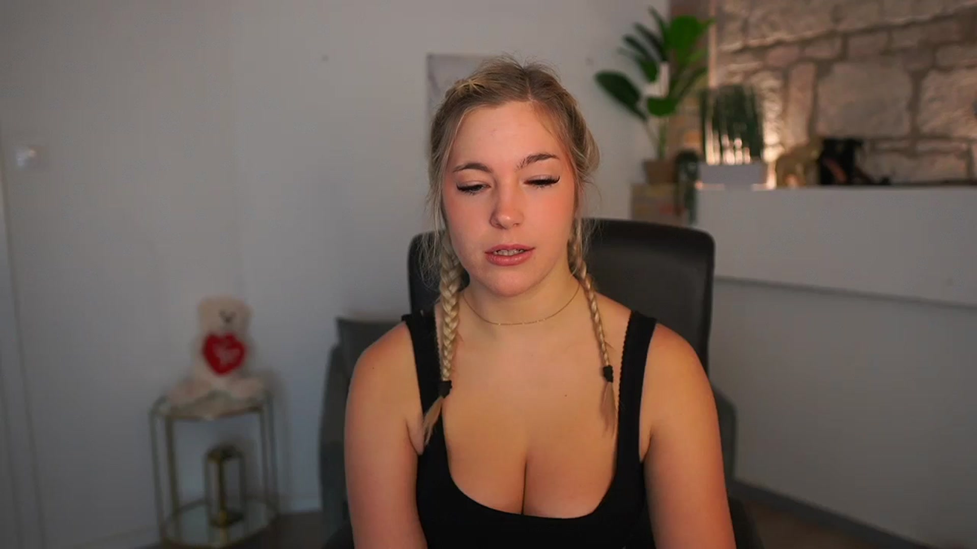 Gallery image thumbnail from Leokitty_'s myfreecams stream on, 01/07/2026, 18:22 image 18 of 20