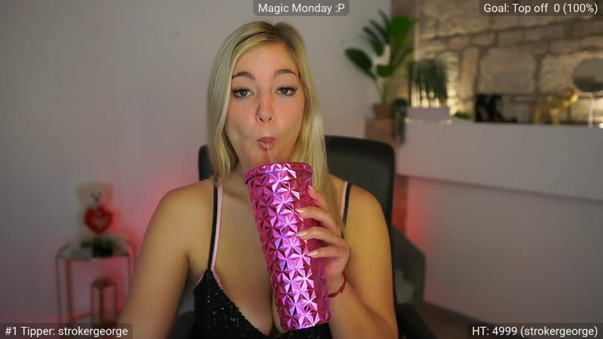 Gallery image thumbnail from Leokitty_'s myfreecams stream on, 01/12/2026, 17:20 image 3 of 20