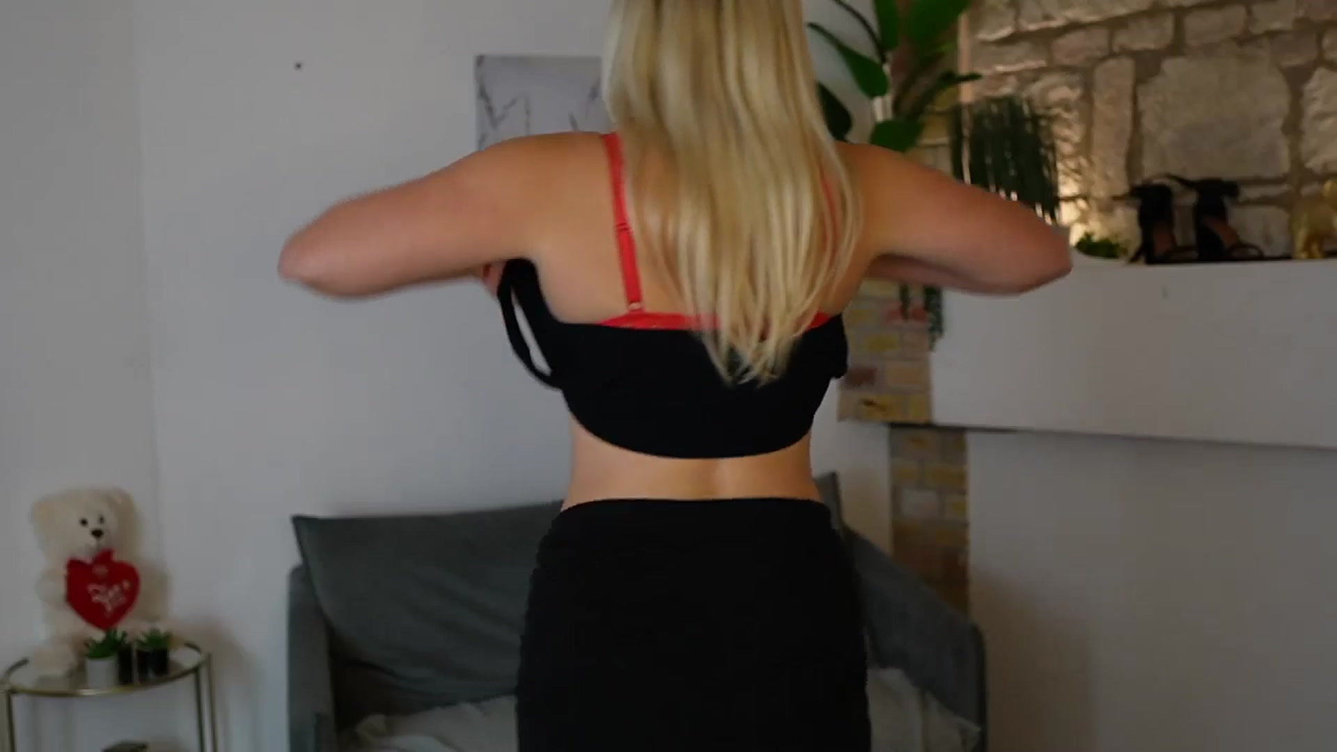 Gallery image thumbnail from Leokitty_'s myfreecams stream on, 02/10/2026, 16:31 image 12 of 20