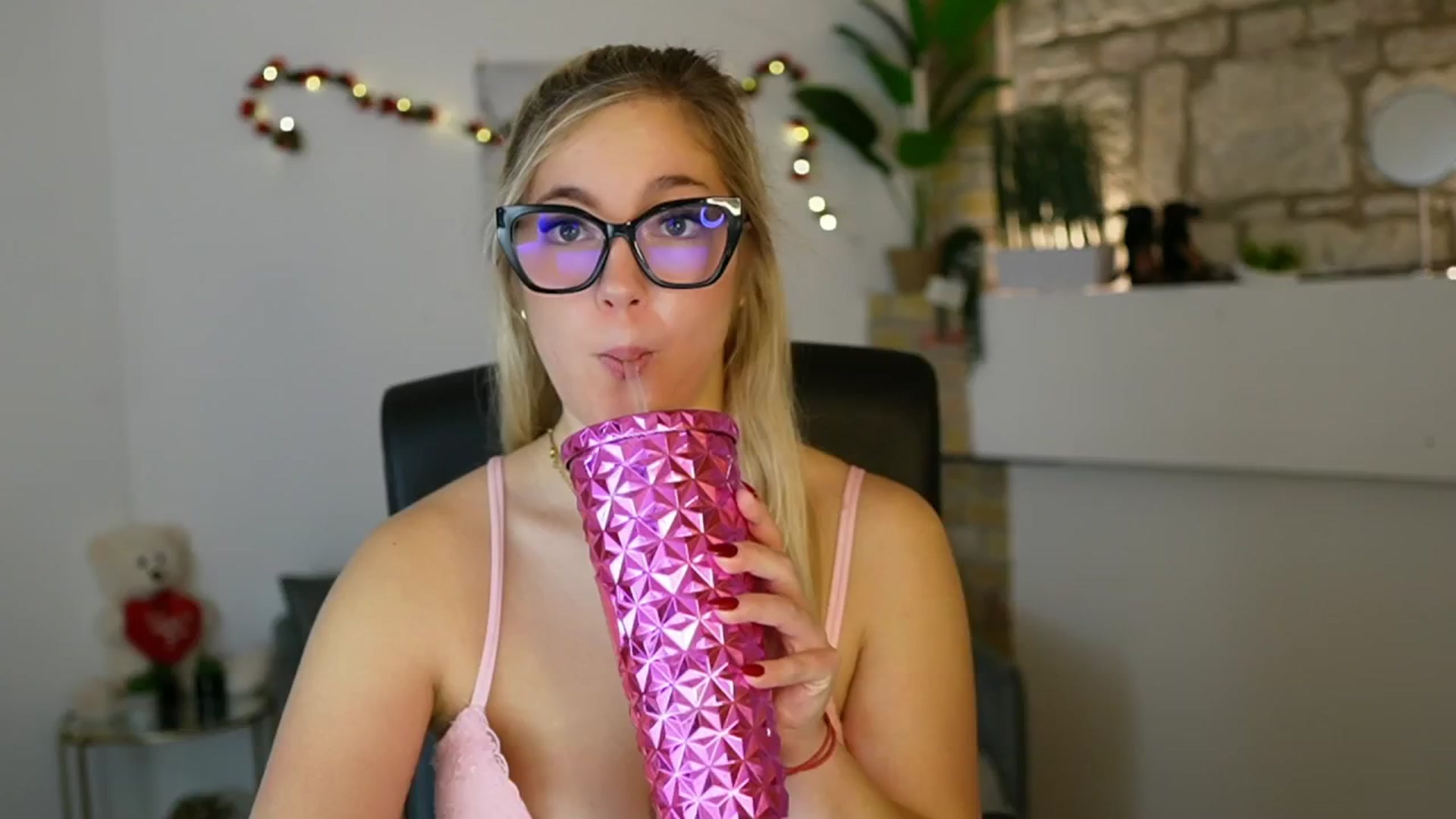 Gallery image thumbnail from Leokitty_'s myfreecams stream on, 02/18/2026, 18:12 image 2 of 20