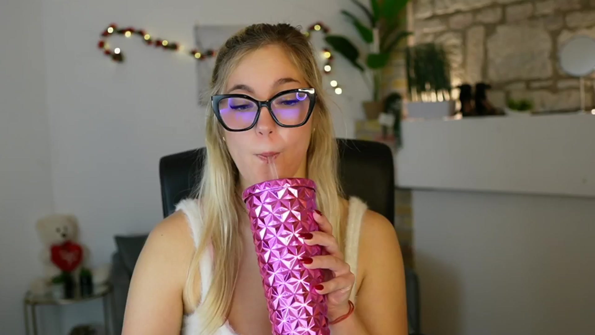 Gallery image thumbnail from Leokitty_'s myfreecams stream on, 02/18/2026, 18:12 image 8 of 20