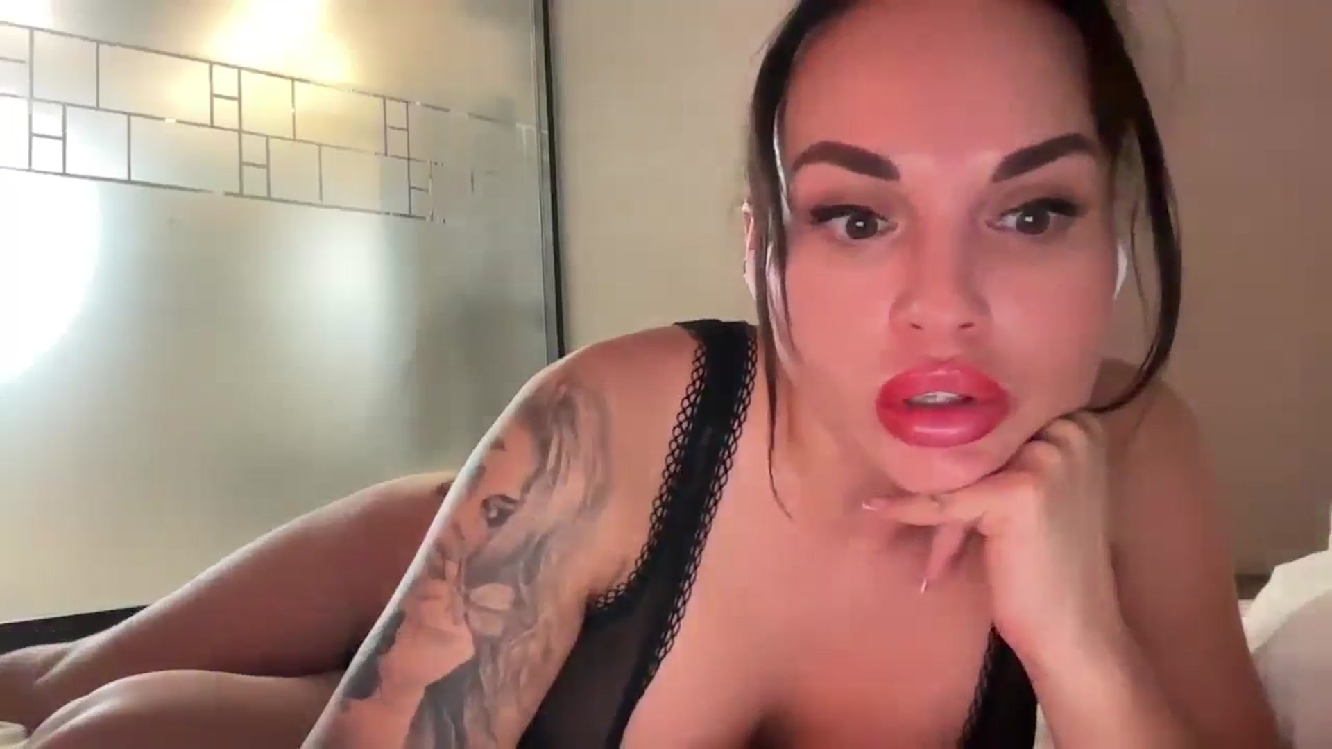 Gallery image thumbnail from LeraCrystal's myfreecams stream on, 09/24/2024, 13:20 image 10 of 20