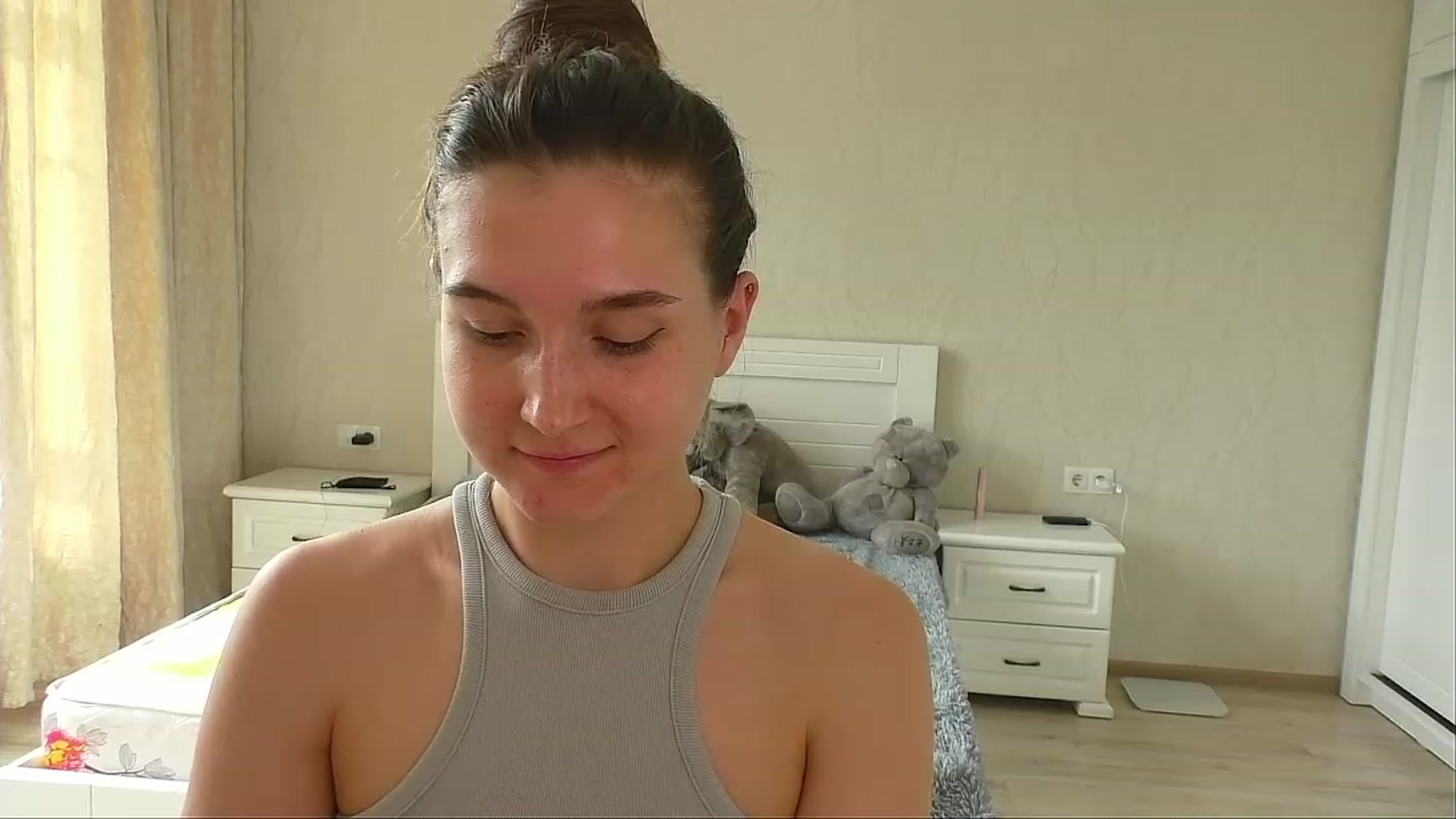Gallery image thumbnail from LeraNuttella's myfreecams stream on, 05/06/2023, 12:18 image 18 of 20