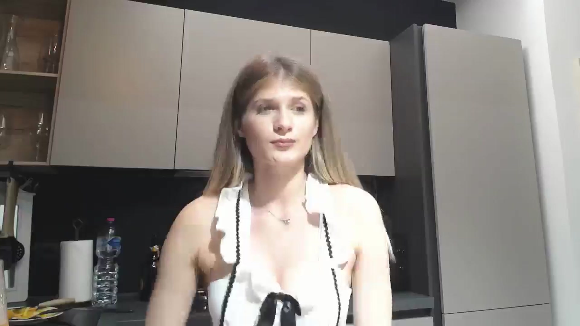 Gallery image thumbnail from LeslieInRome's myfreecams stream on, 09/07/2024, 20:45 image 12 of 20