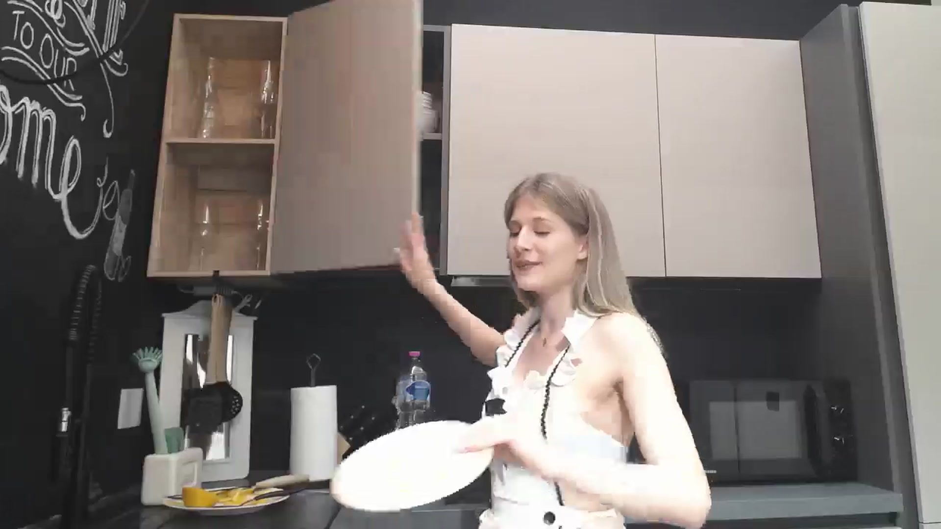 Gallery image thumbnail from LeslieInRome's myfreecams stream on, 09/07/2024, 20:45 image 8 of 20