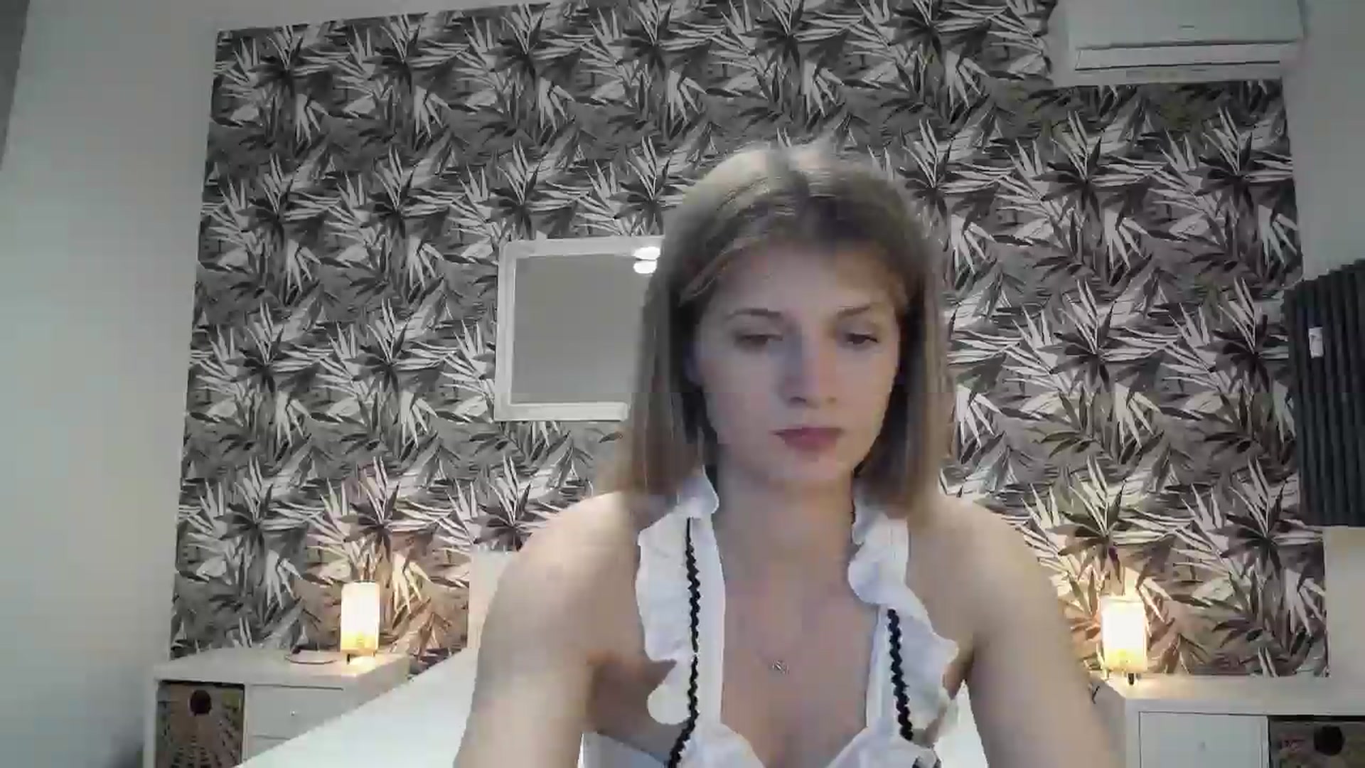 Gallery image thumbnail from LeslieInRome's myfreecams stream on, 09/07/2024, 21:18 image 11 of 20