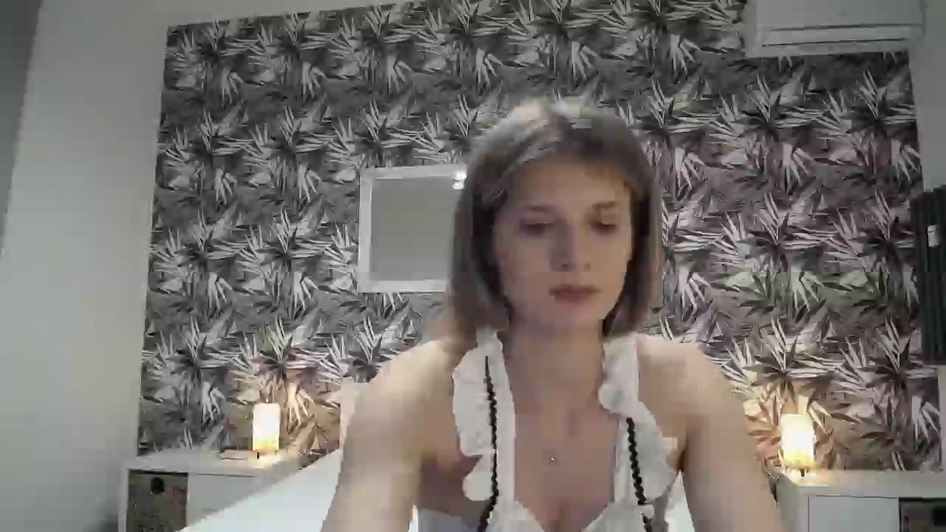 Gallery image thumbnail from LeslieInRome's myfreecams stream on, 09/07/2024, 21:18 image 16 of 20