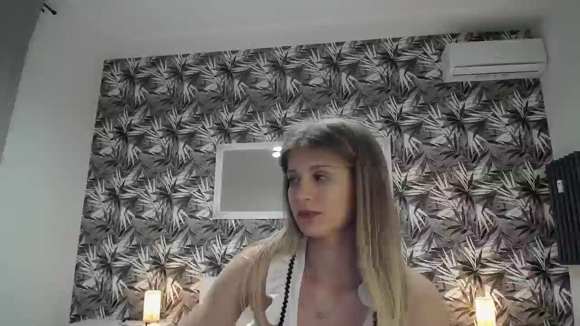 Gallery image thumbnail from LeslieInRome's myfreecams stream on, 09/07/2024, 21:18 image 8 of 20