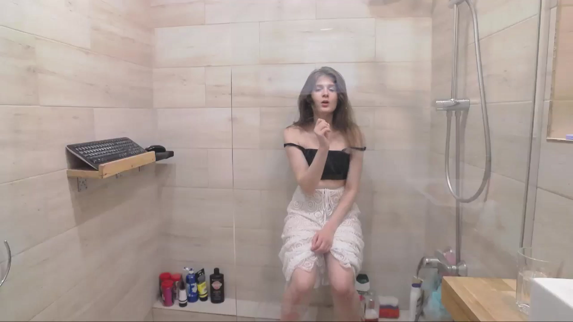 Gallery image thumbnail from LeslieKat's myfreecams stream on, 08/05/2023, 17:31 image 17 of 20