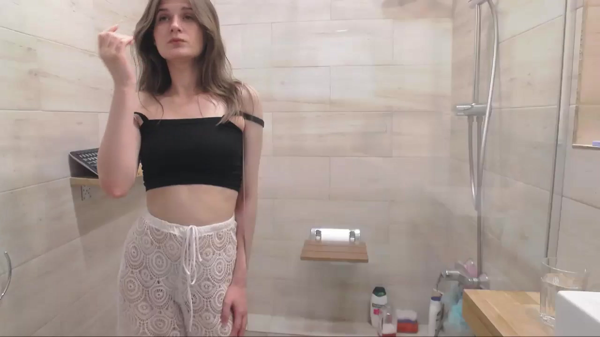 Gallery image thumbnail from LeslieKat's myfreecams stream on, 08/05/2023, 17:31 image 8 of 20