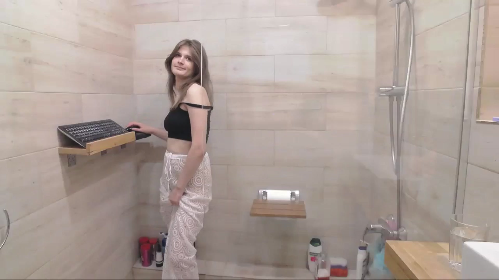 Gallery image thumbnail from LeslieKat's myfreecams stream on, 08/05/2023, 17:31 image 7 of 20