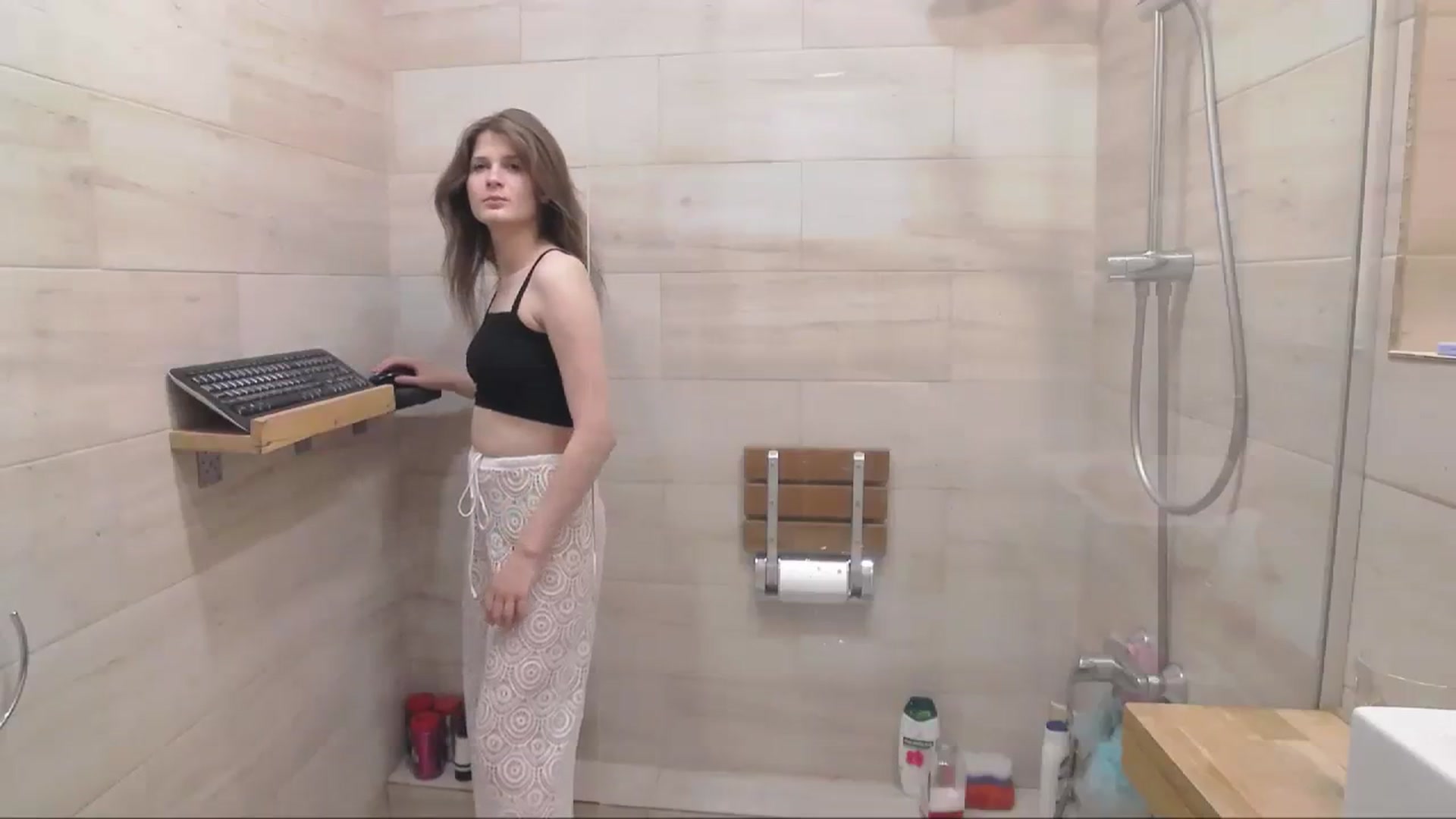 Gallery image thumbnail from LeslieKat's myfreecams stream on, 08/05/2023, 19:01 image 3 of 20