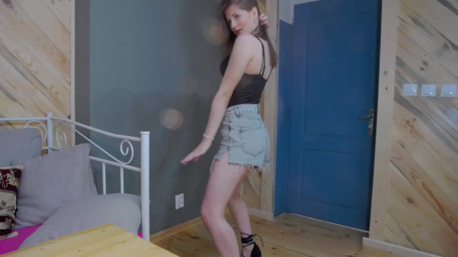Gallery image thumbnail from LeslieKat's myfreecams stream on, 09/12/2023, 18:59 image 3 of 20