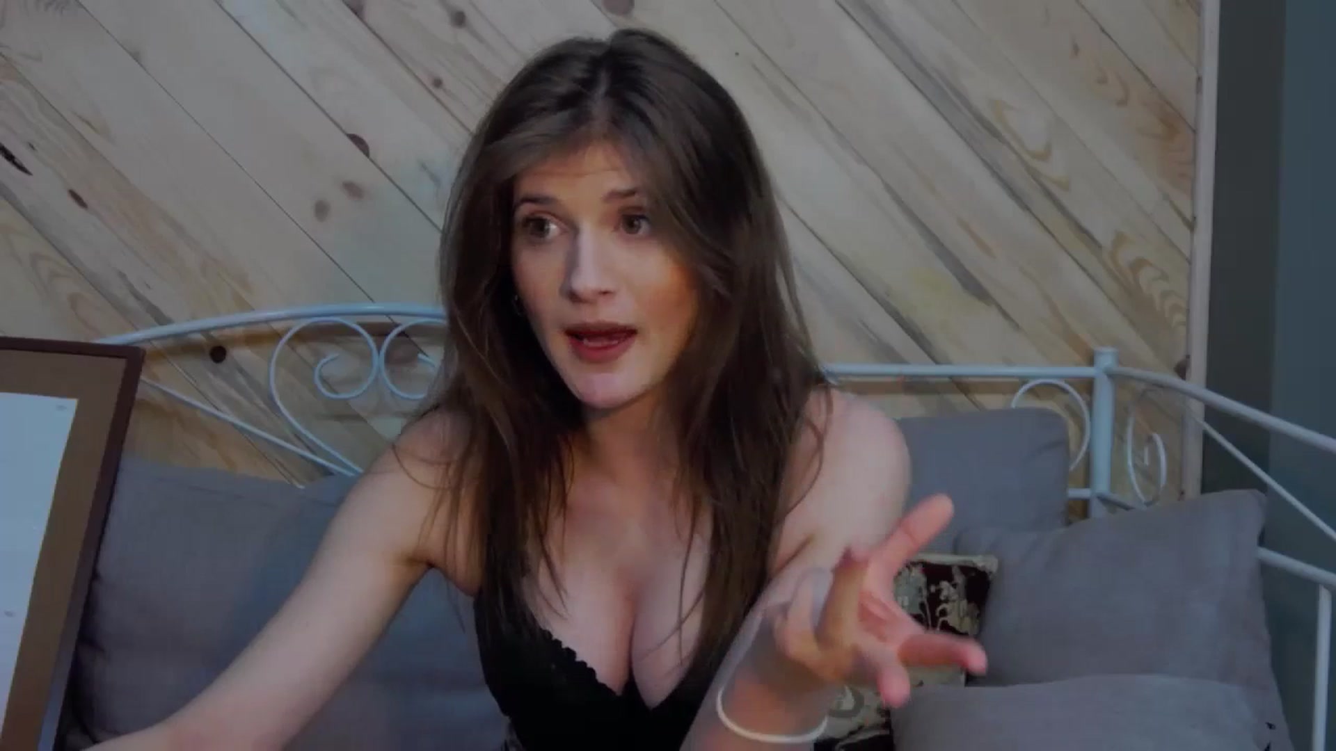 Gallery image thumbnail from LeslieKat's myfreecams stream on, 09/12/2023, 18:59 image 7 of 20