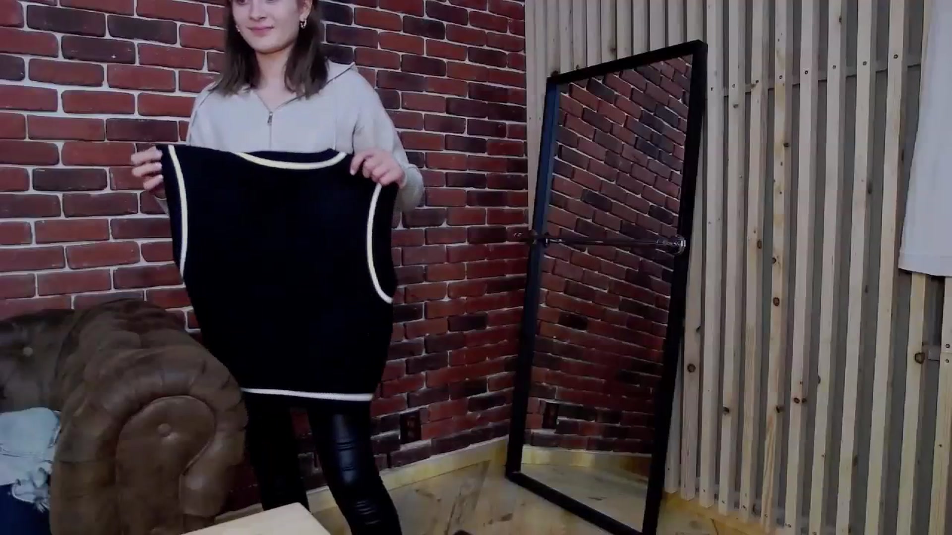Gallery image thumbnail from LeslieKat's myfreecams stream on, 10/23/2023, 23:56 image 11 of 20