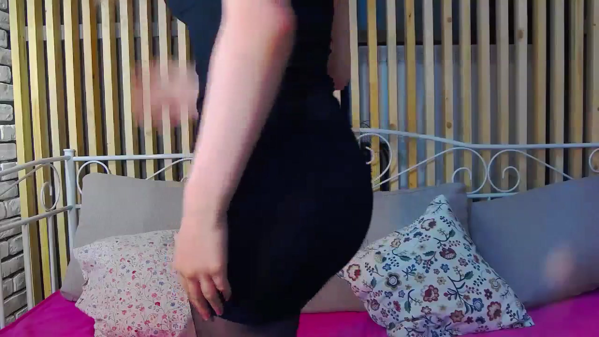 Gallery image thumbnail from LeslieKat's myfreecams stream on, 12/10/2023, 20:23 image 2 of 20