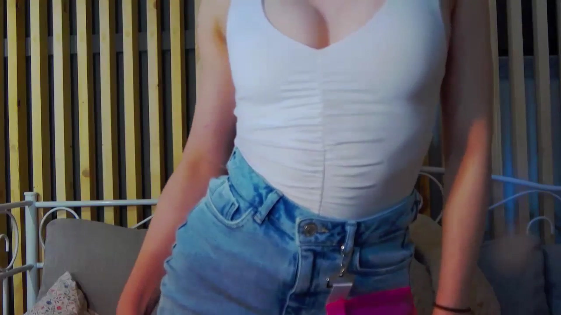 Gallery image thumbnail from LeslieKat's myfreecams stream on, 12/16/2023, 20:26 image 16 of 20