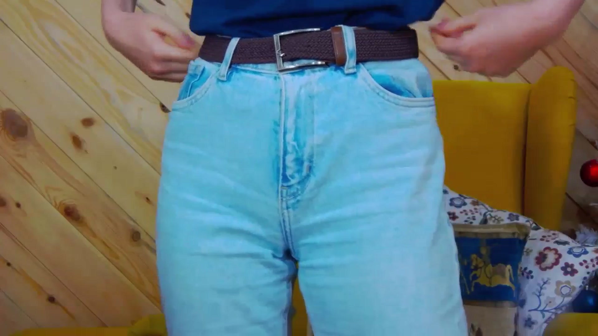 Gallery image thumbnail from LeslieKat's myfreecams stream on, 12/24/2023, 23:38 image 4 of 20