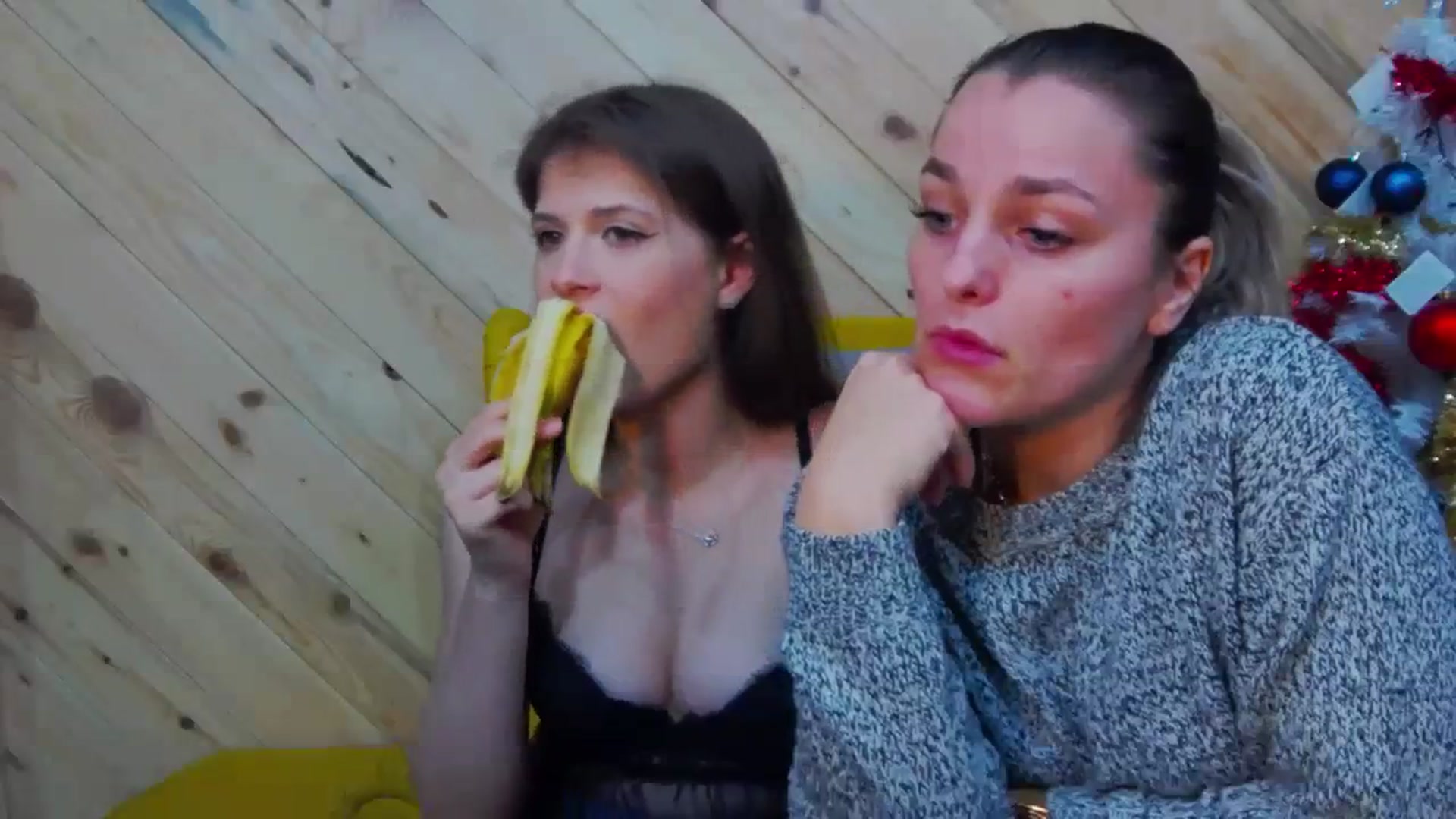 Gallery image thumbnail from LeslieKat's myfreecams stream on, 12/27/2023, 21:22 image 18 of 20
