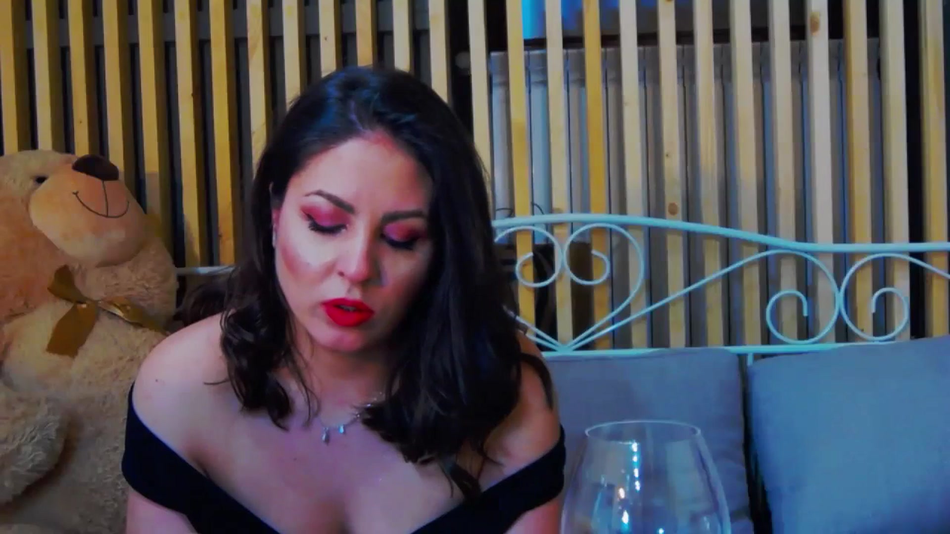 Gallery image thumbnail from LeslieKat's myfreecams stream on, 01/01/2024, 01:11 image 18 of 20