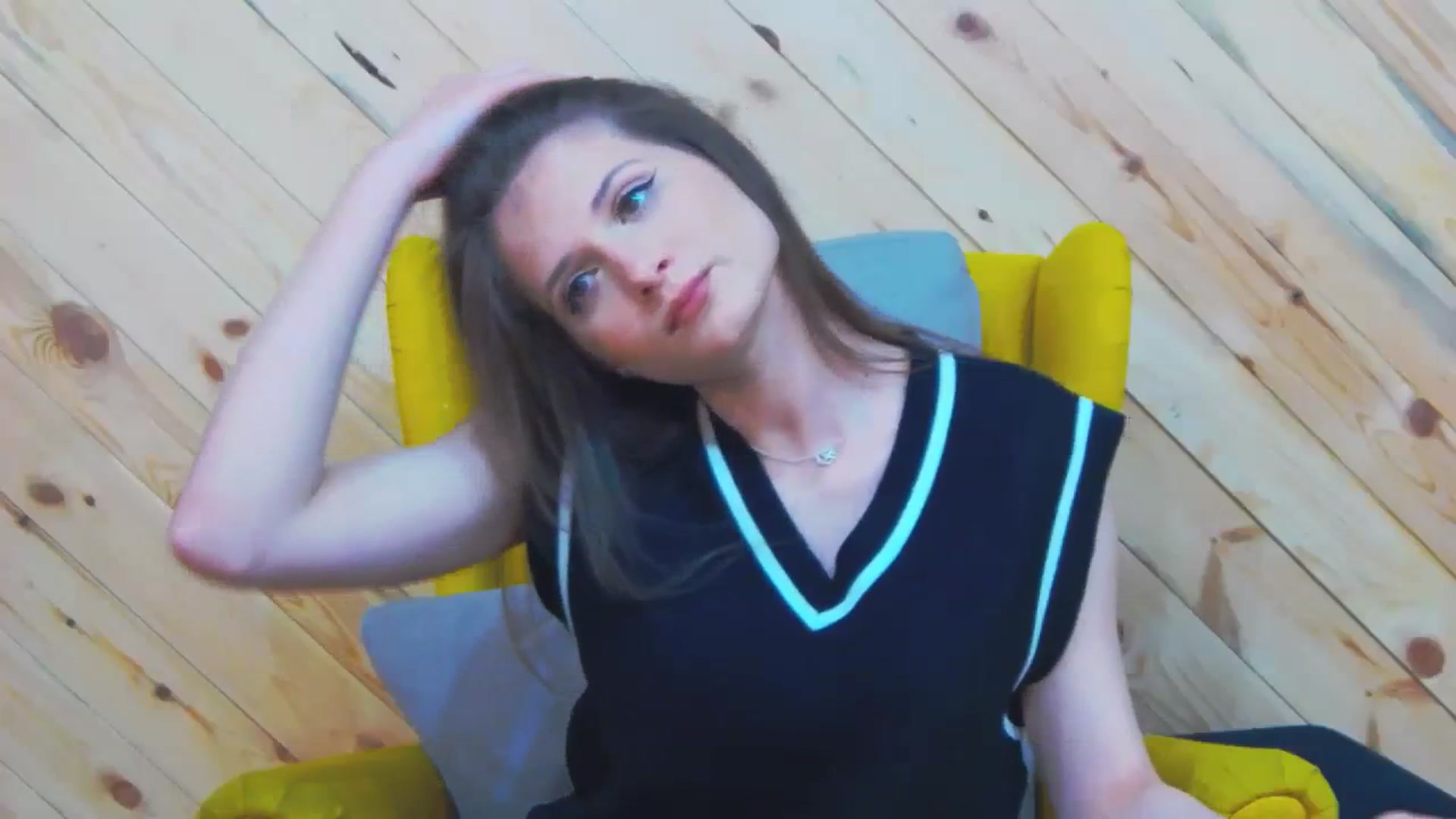 Gallery image thumbnail from LeslieKat's myfreecams stream on, 01/08/2024, 19:02 image 3 of 20