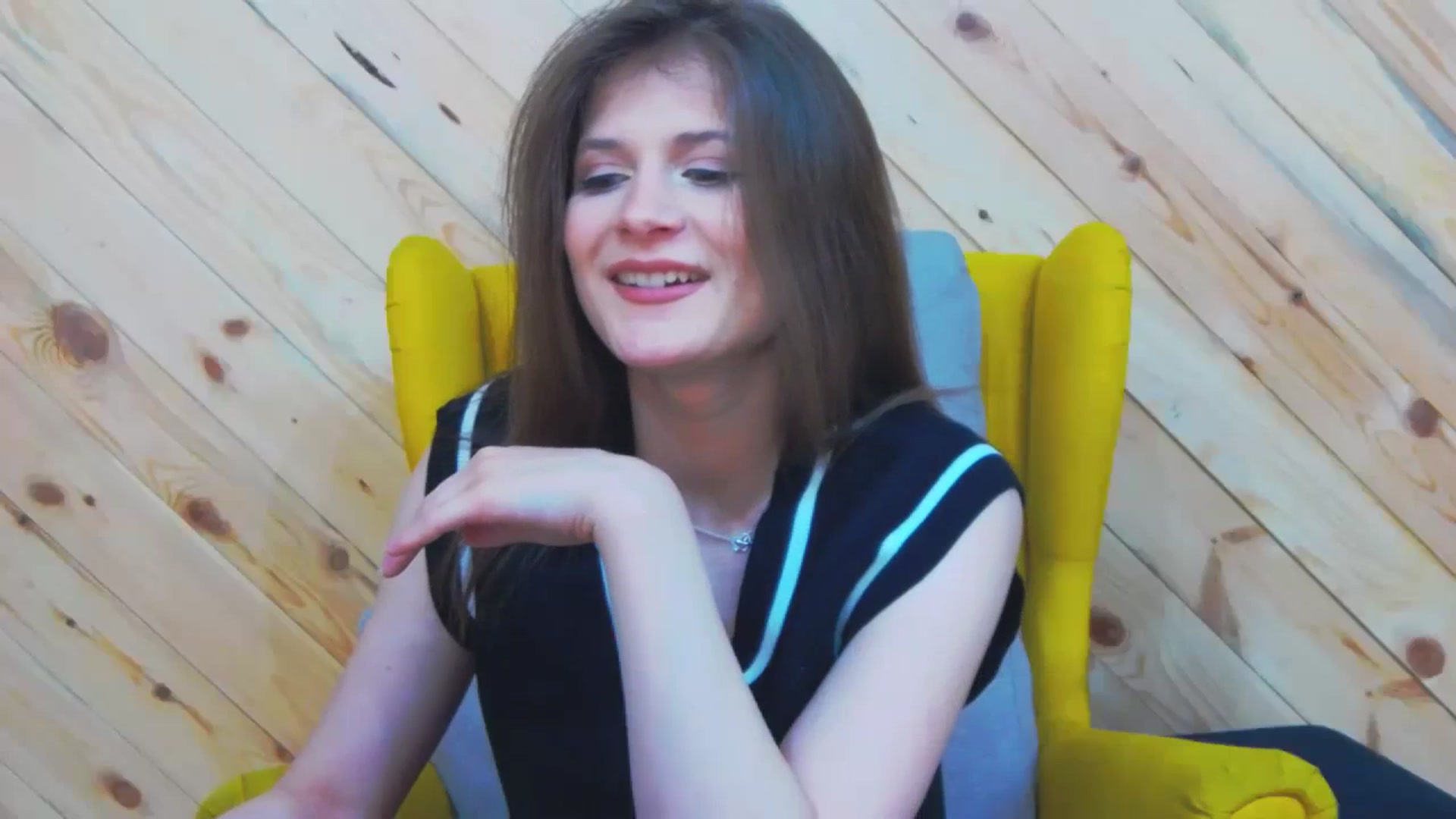 Gallery image thumbnail from LeslieKat's myfreecams stream on, 01/08/2024, 19:02 image 6 of 20
