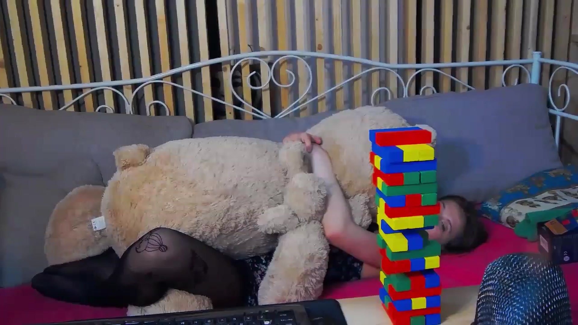 Gallery image thumbnail from LeslieKat's myfreecams stream on, 01/22/2024, 20:26 image 15 of 20