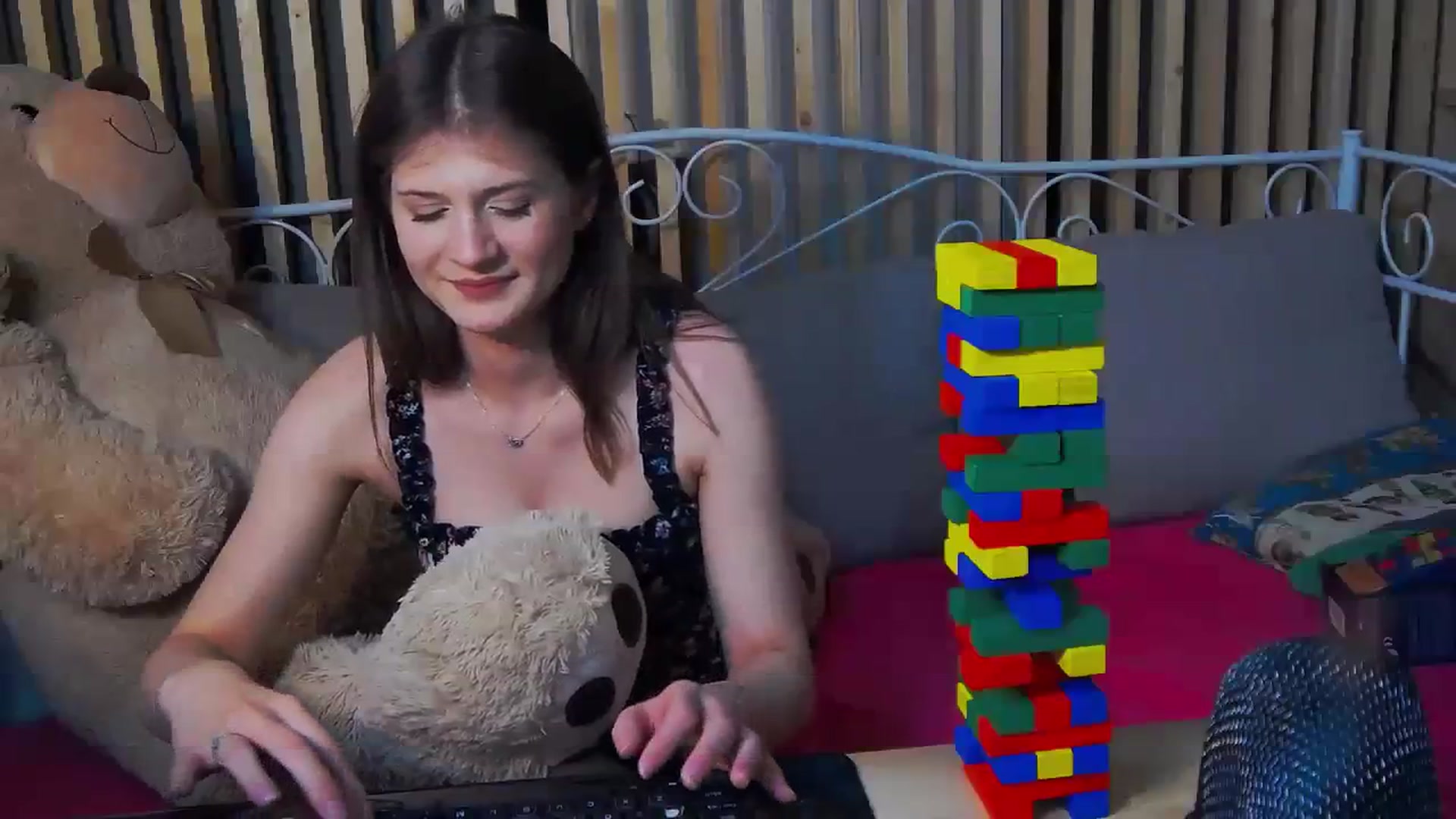 Gallery image thumbnail from LeslieKat's myfreecams stream on, 01/22/2024, 20:26 image 18 of 20