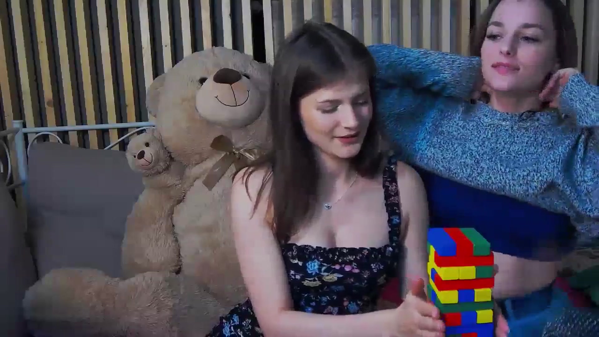 Gallery image thumbnail from LeslieKat's myfreecams stream on, 01/22/2024, 20:26 image 5 of 20