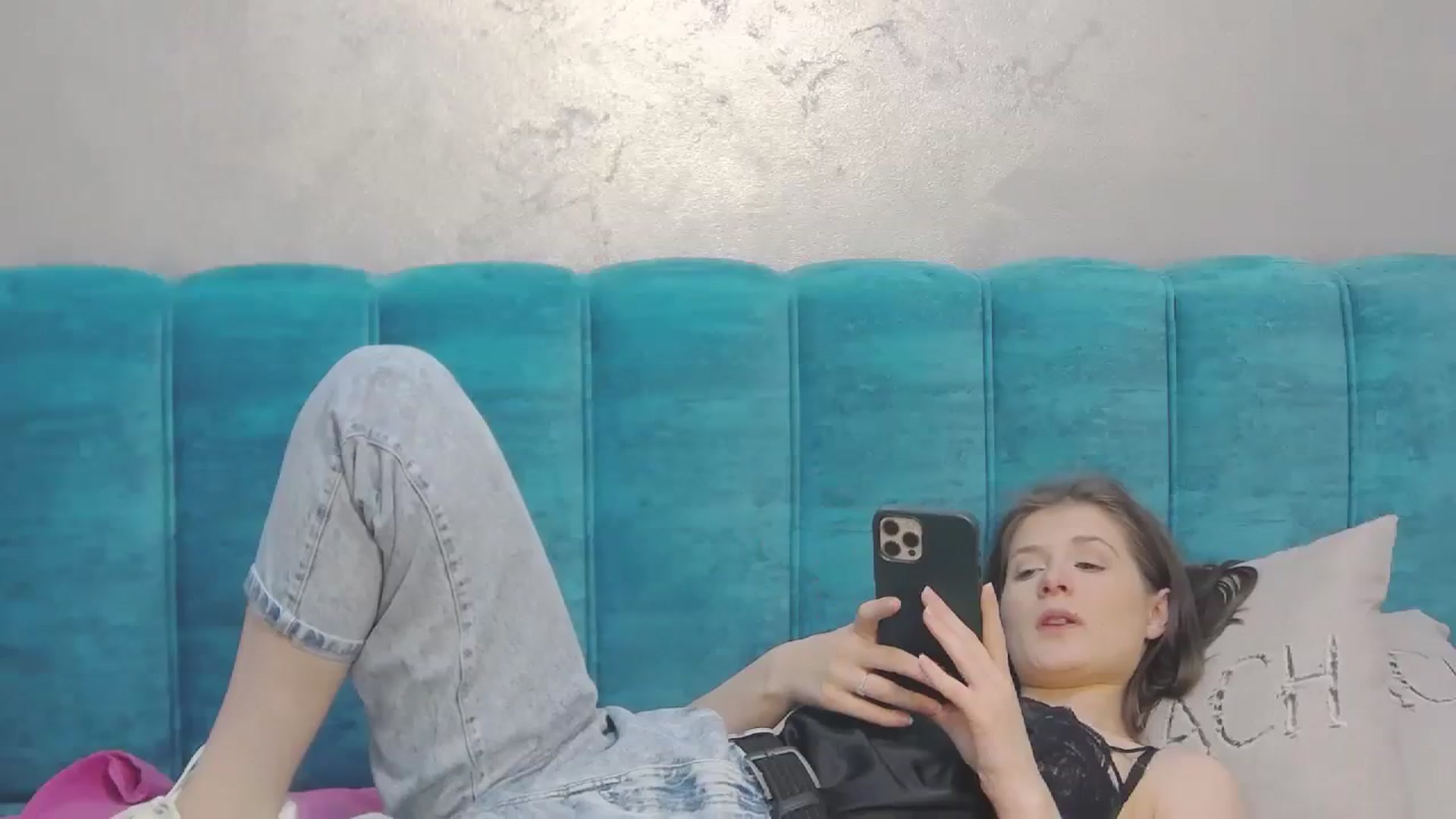 Gallery image thumbnail from LeslieKat's myfreecams stream on, 01/29/2024, 24:51 image 13 of 20