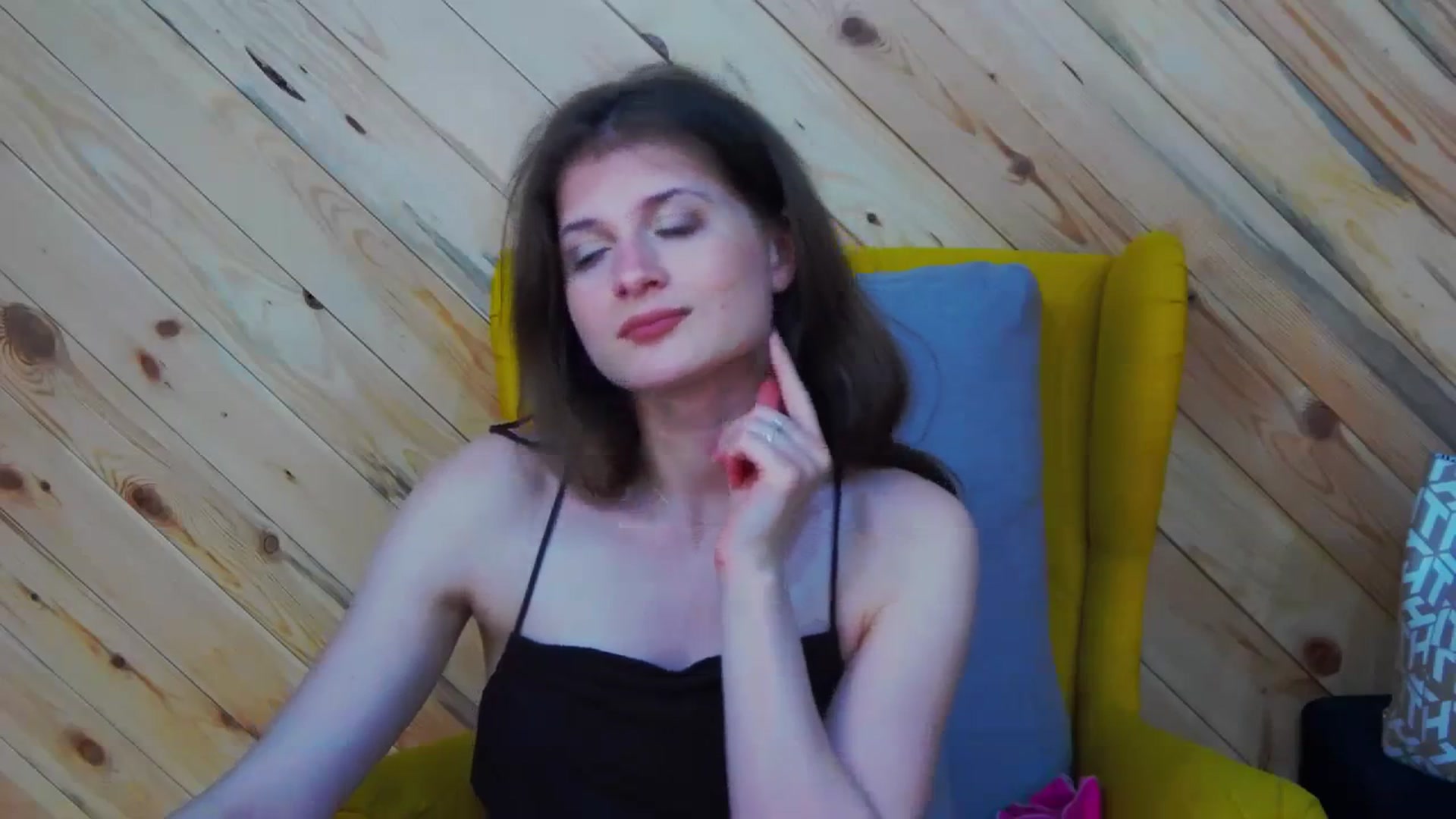 Gallery image thumbnail from LeslieKat's myfreecams stream on, 02/26/2024, 19:11 image 7 of 20