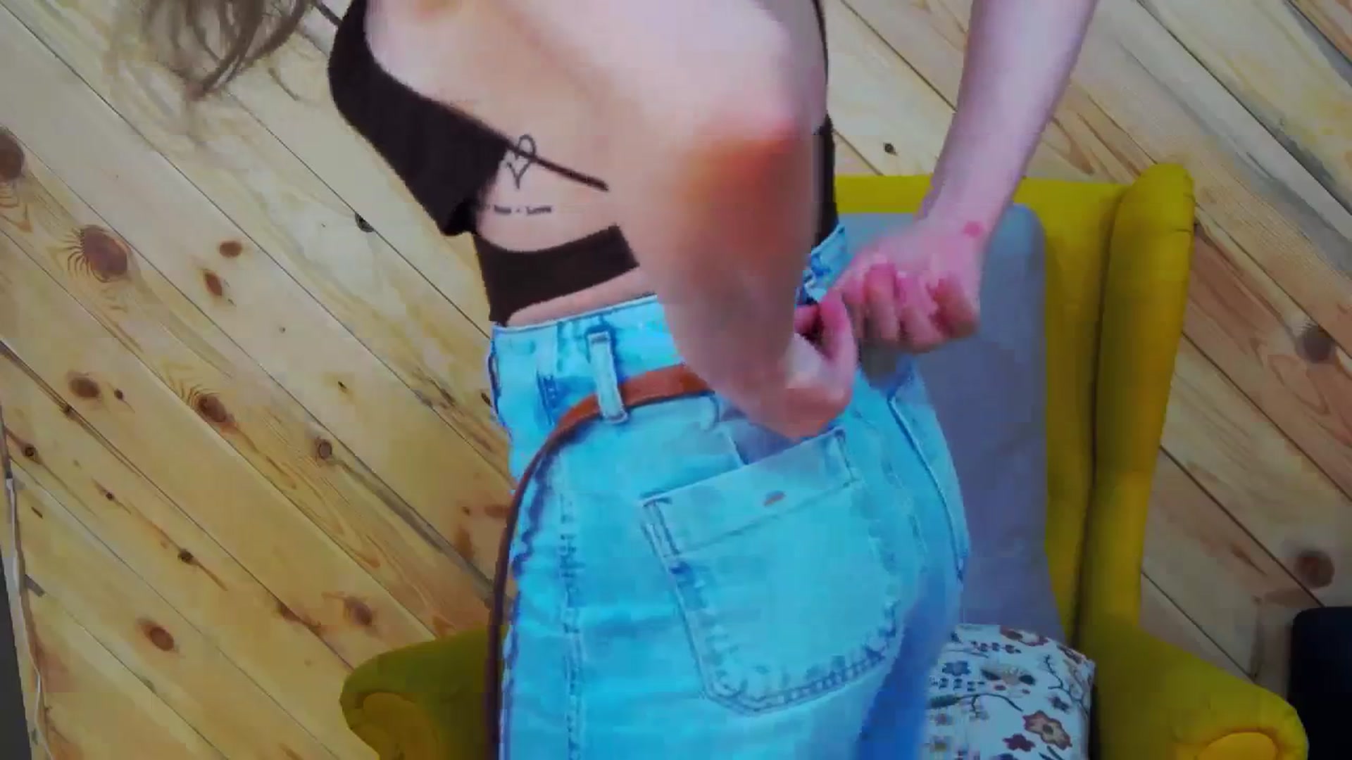Gallery image thumbnail from LeslieKat's myfreecams stream on, 02/27/2024, 24:03 image 14 of 20