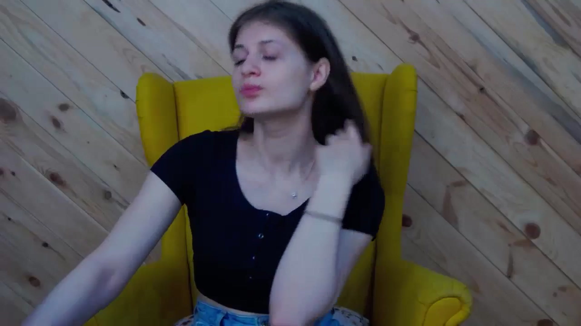 Gallery image thumbnail from LeslieKat's myfreecams stream on, 03/09/2024, 18:18 image 16 of 20