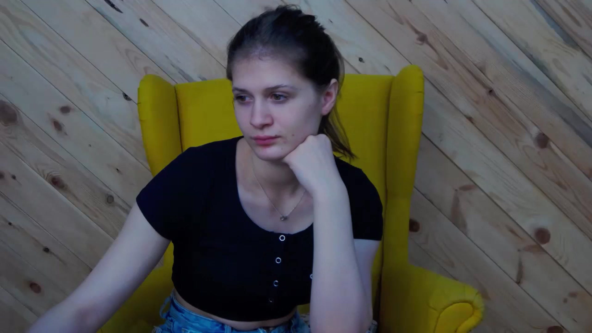 Gallery image thumbnail from LeslieKat's myfreecams stream on, 03/09/2024, 18:18 image 19 of 20