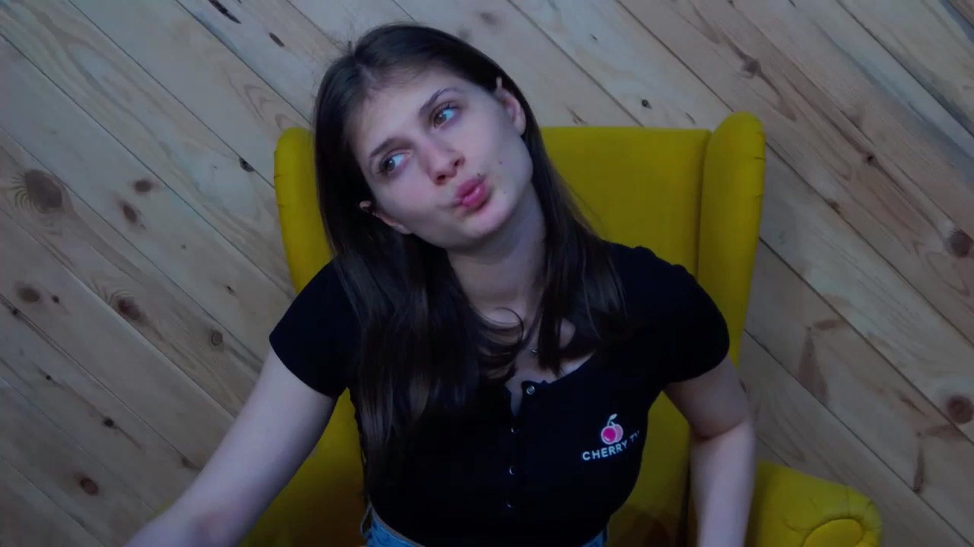 Gallery image thumbnail from LeslieKat's myfreecams stream on, 03/09/2024, 19:38 image 13 of 20