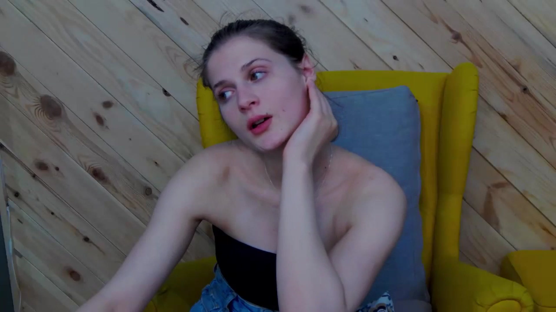 Gallery image thumbnail from LeslieKat's myfreecams stream on, 03/14/2024, 01:14 image 3 of 20