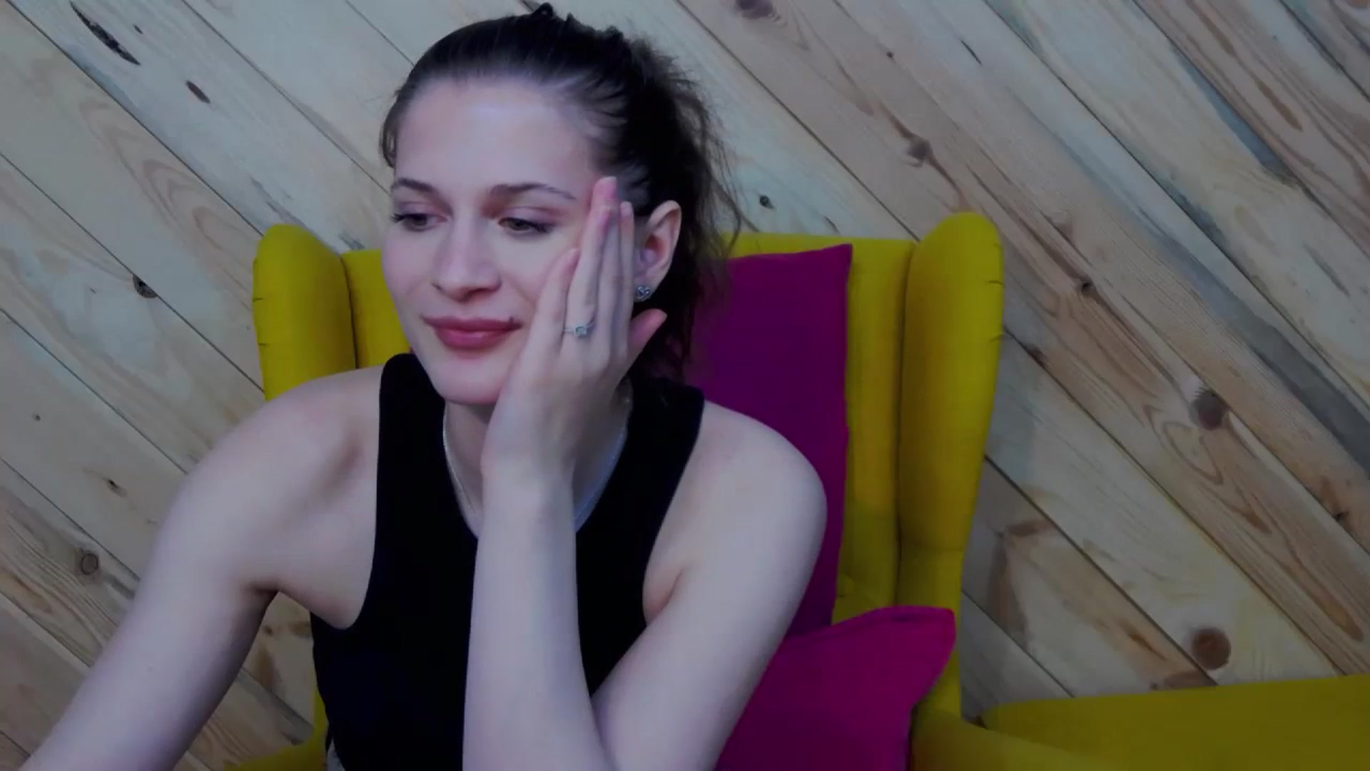 Gallery image thumbnail from LeslieKat's myfreecams stream on, 03/22/2024, 19:09 image 7 of 20