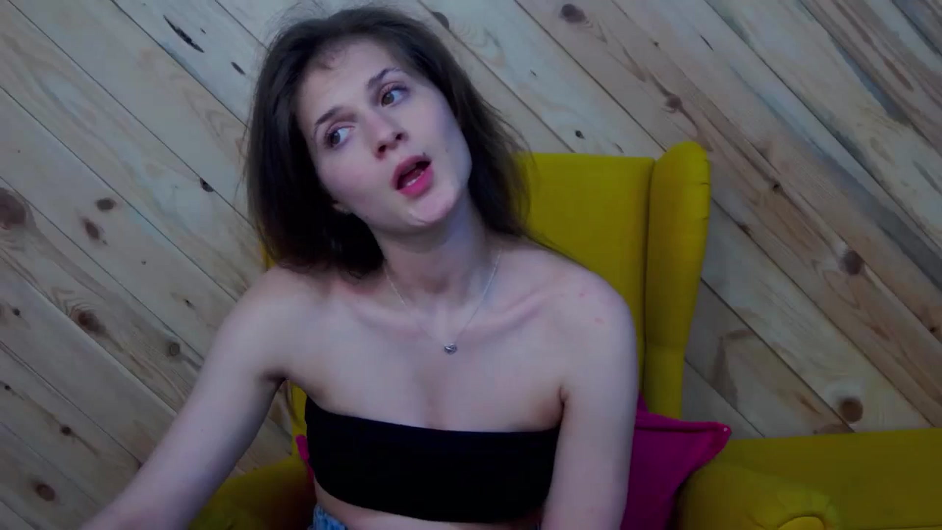 Gallery image thumbnail from LeslieKat's myfreecams stream on, 03/25/2024, 24:00 image 16 of 20