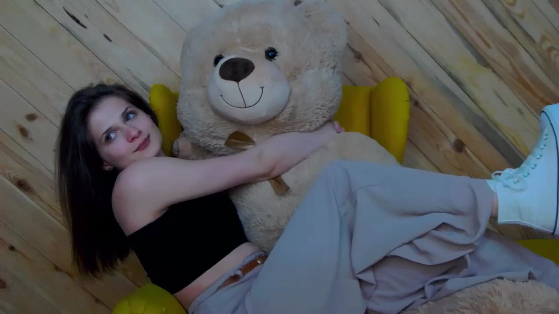 Gallery image thumbnail from LeslieKat's myfreecams stream on, 03/27/2024, 18:51 image 14 of 20