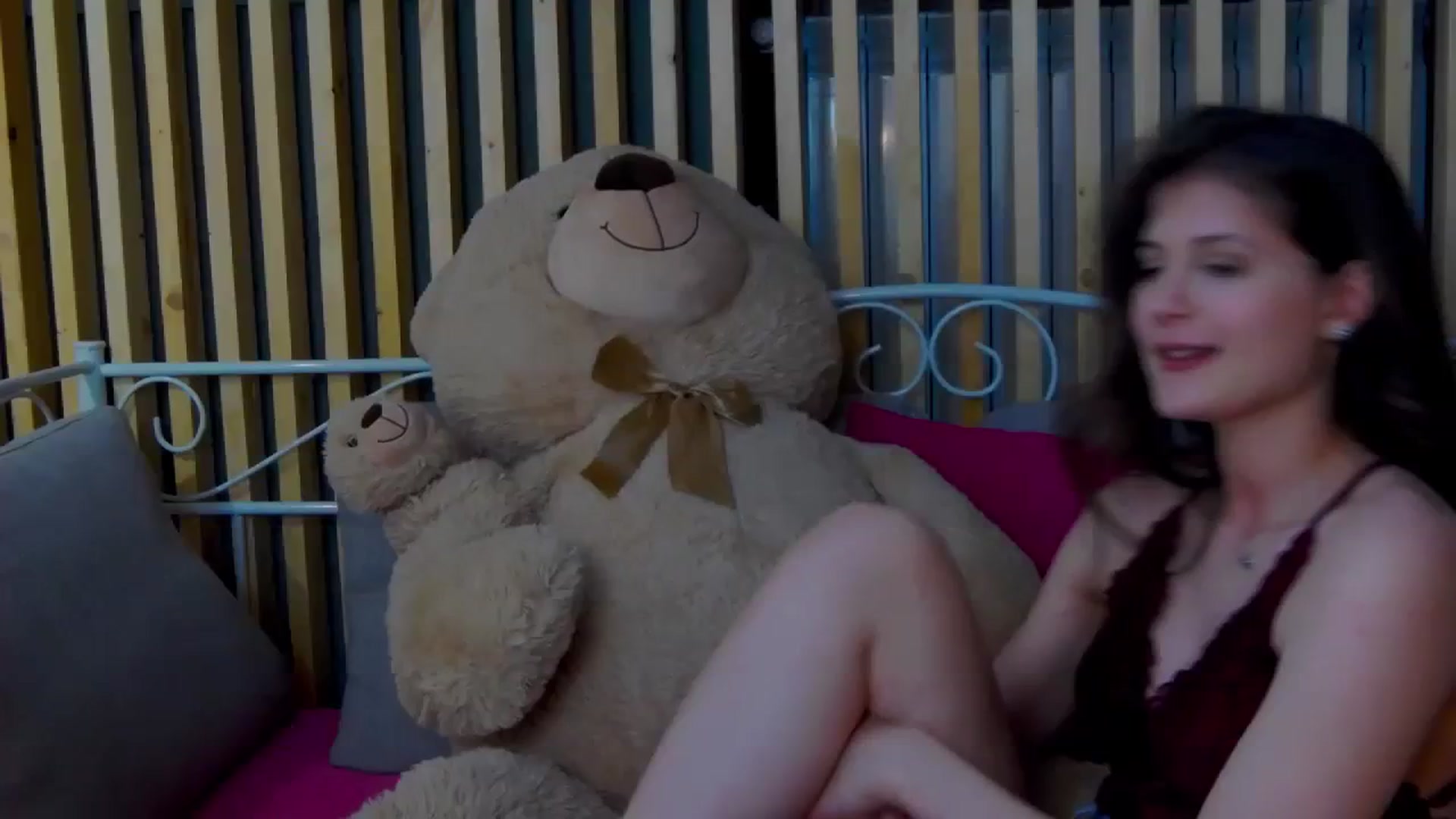 Gallery image thumbnail from LeslieKat's myfreecams stream on, 03/31/2024, 18:35 image 6 of 20