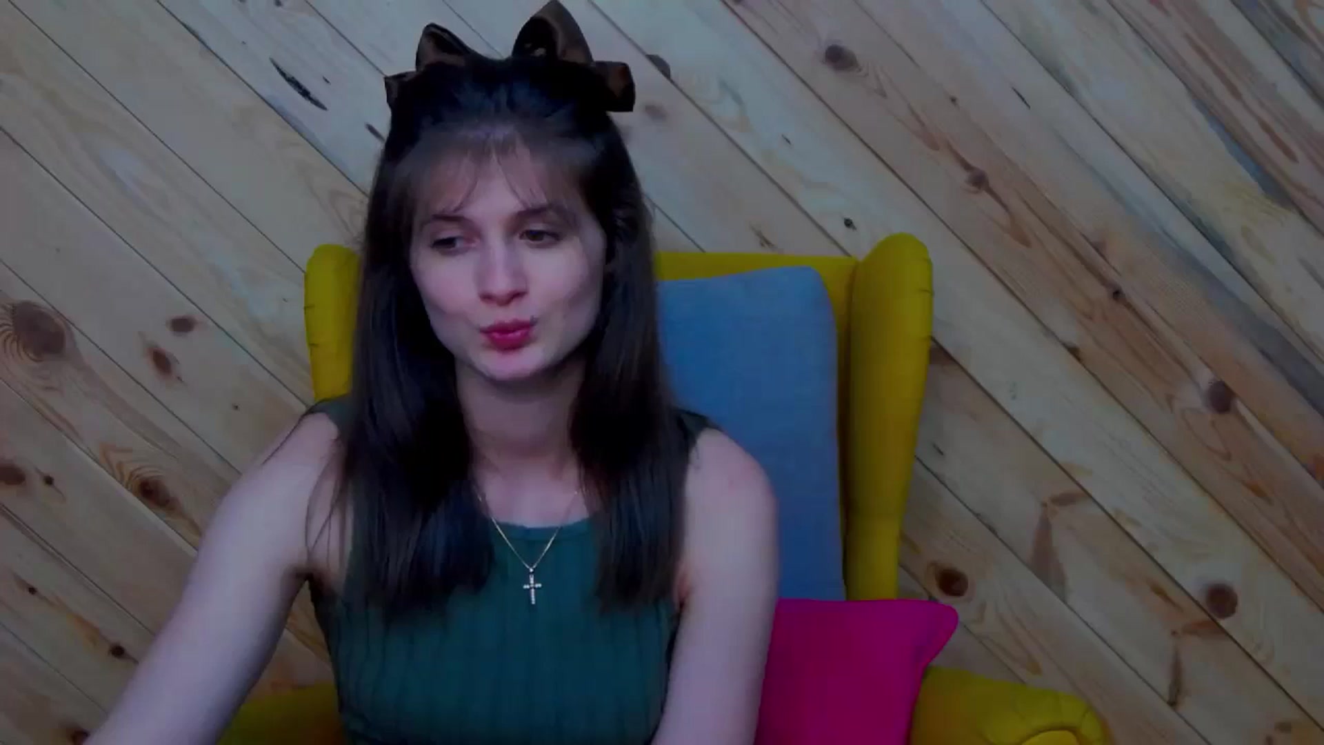Gallery image thumbnail from LeslieKat's myfreecams stream on, 04/10/2024, 17:34 image 16 of 20