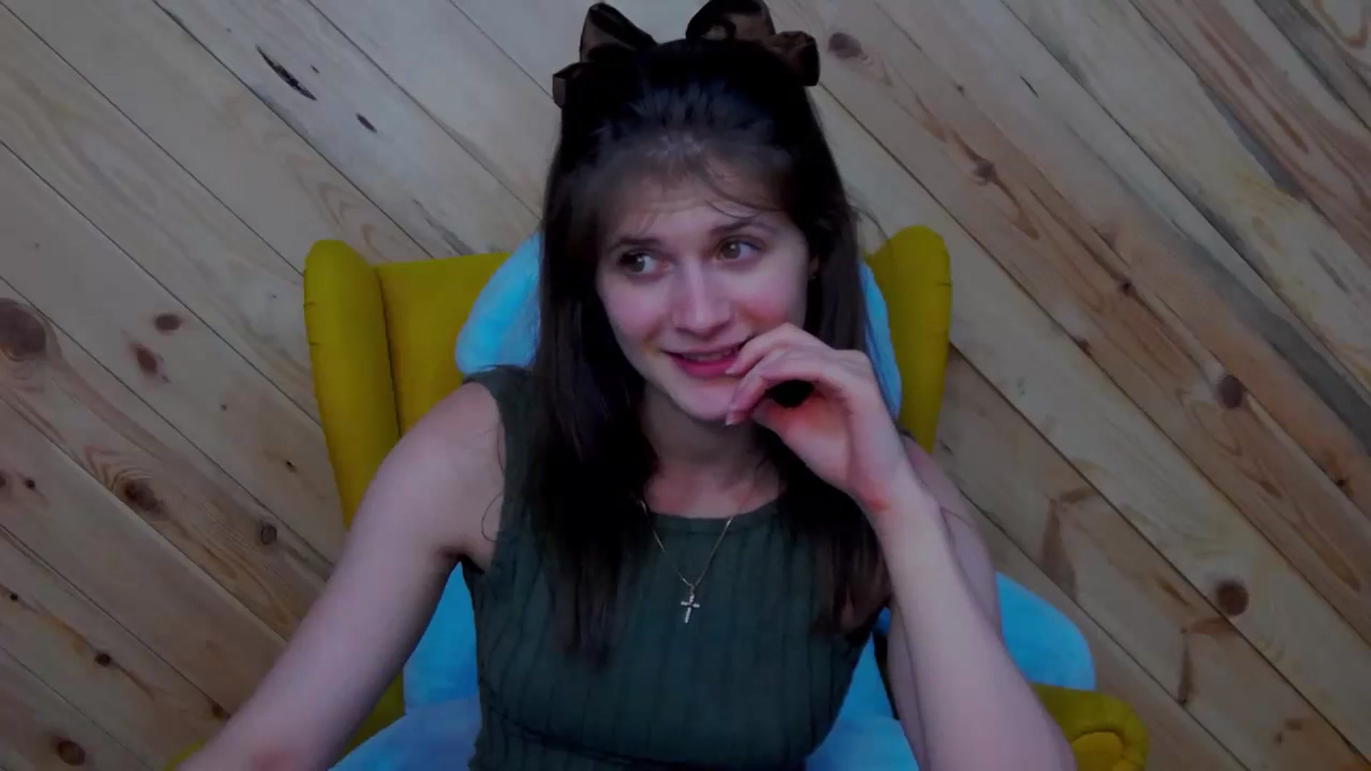 Gallery image thumbnail from LeslieKat's myfreecams stream on, 04/10/2024, 21:39 image 14 of 20