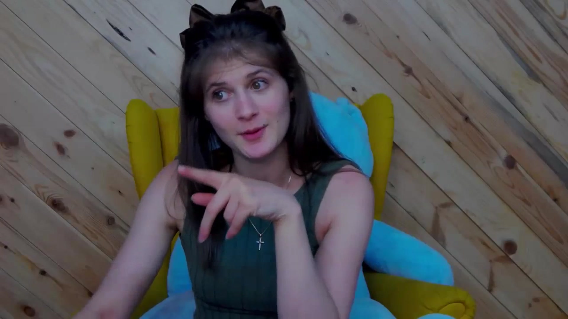 Gallery image thumbnail from LeslieKat's myfreecams stream on, 04/10/2024, 21:39 image 15 of 20