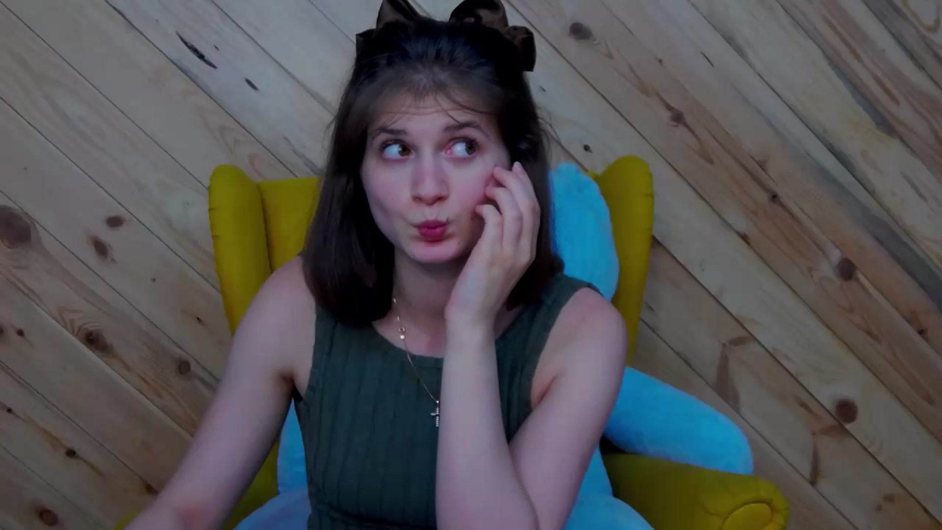 Gallery image thumbnail from LeslieKat's myfreecams stream on, 04/10/2024, 21:39 image 6 of 20