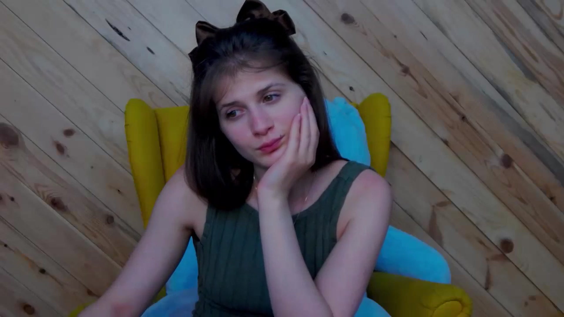 Gallery image thumbnail from LeslieKat's myfreecams stream on, 04/10/2024, 21:39 image 5 of 20