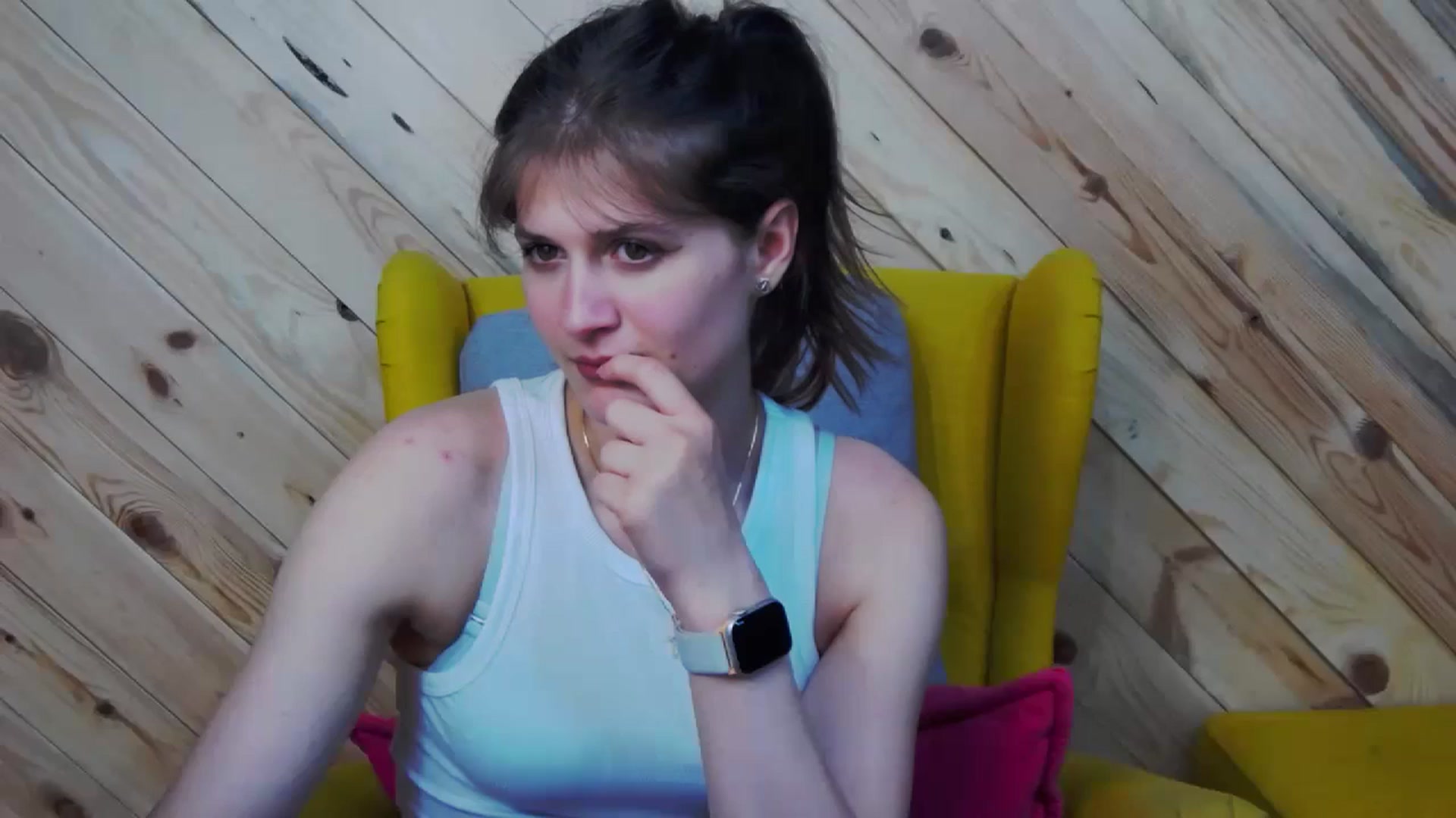 Gallery image thumbnail from LeslieKat's myfreecams stream on, 04/20/2024, 22:38 image 4 of 20